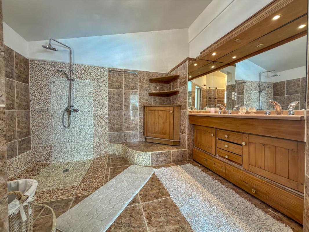 27.Location Villa piscine vue mer Ste Anne Guadeloupe_Salle de douche